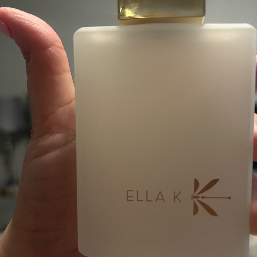 Ella Musc K Fragrance - Elegant White and Gold - Picture 5 of 8